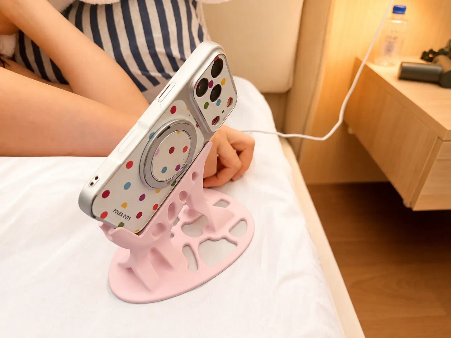Side Sleeping Phone Stand